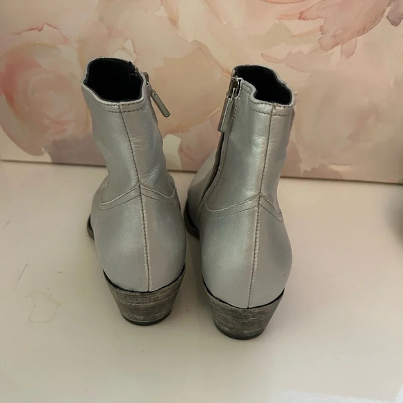 ! Alessandro Vasini CLINT ANKLE BOOT IN DISTRESSED SILVER LEATHER - Picture 8 of 13